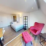 Spacious 4 Bedroom Apartment Near City Center